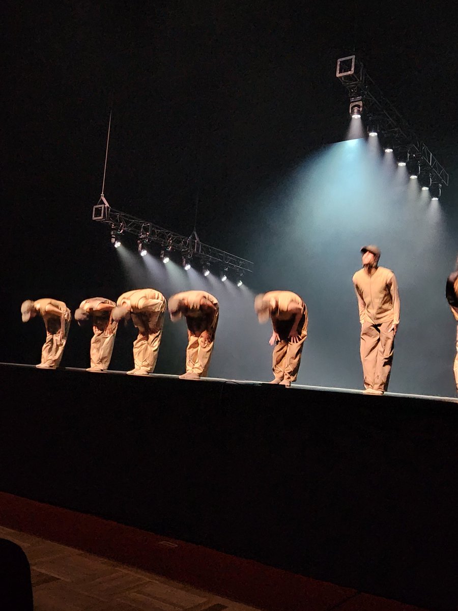 続いての『Watch Ur Mouth』。戦場で追った心の傷を垣間見るような風景が印象的だった。なんか分からないが、反省してしまった気がした。そんな中でシルエットのように目に入る、しなやかで強靭な身体に何か救いを見出だした気がした。元気な体は大事だなと思った。#ndk2025jp