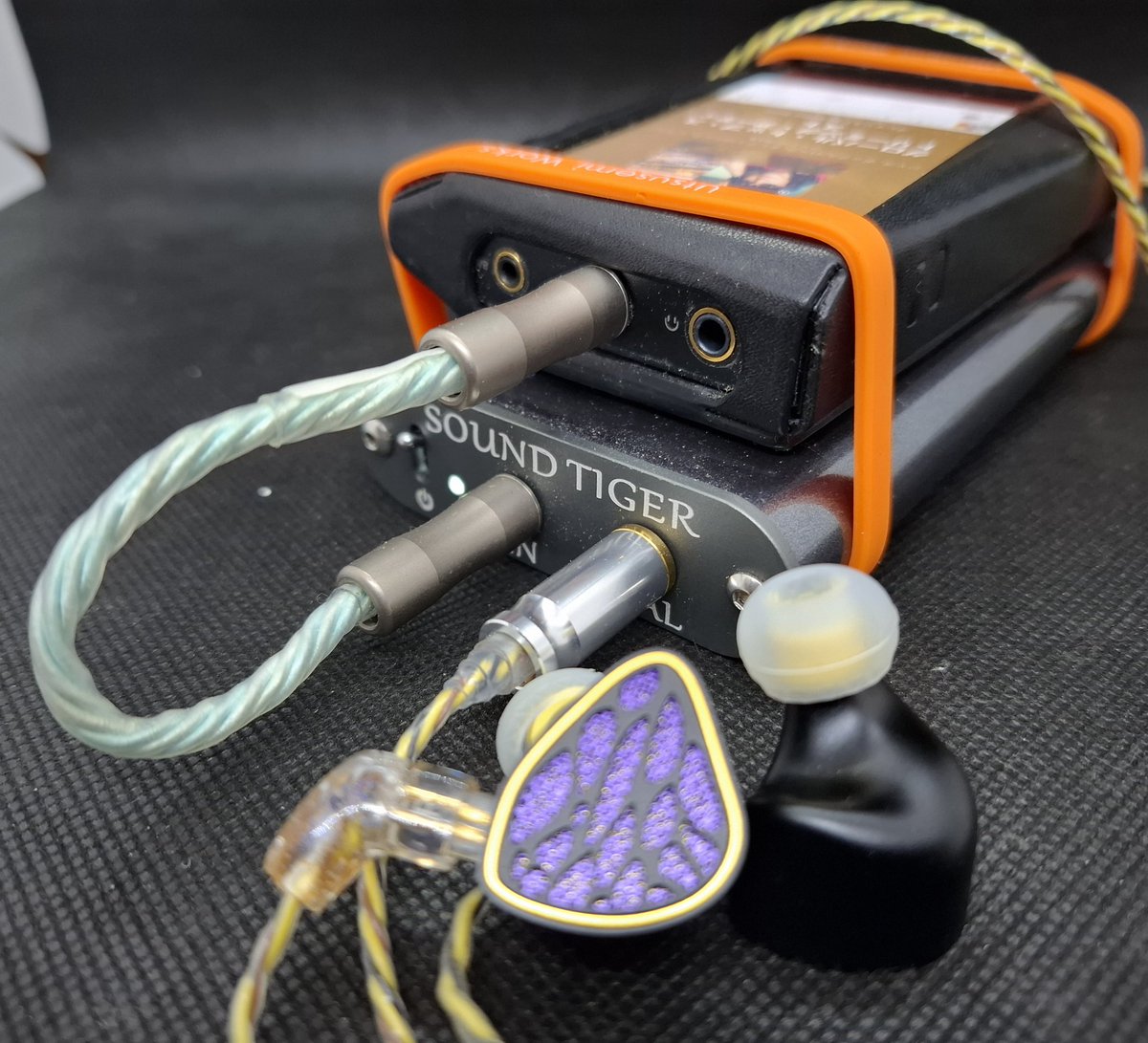 夜オデ。仕事で疲れてるとイヤホンを変える程度の事も億劫になるけど