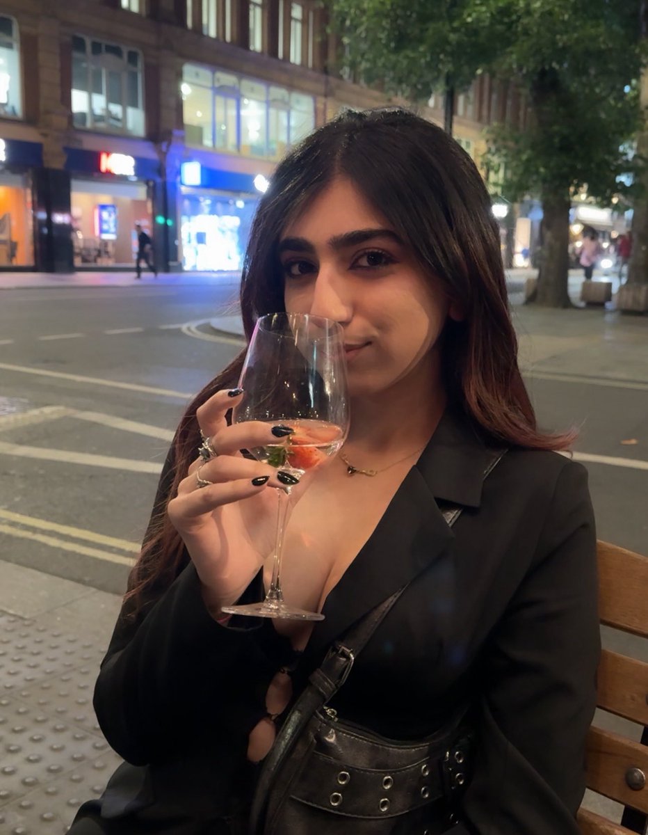 lawsbiana's tweet photo. today we all get to celebrate #roryday! incredibly grateful to be a part of this wonderful human’s life! i love you forever and ever bestie @miilfiism, you are everything that is good in this world and i wish you all the wonderful things the universe has to offer💞💞💞 https://t.co/OsvkGavoh5