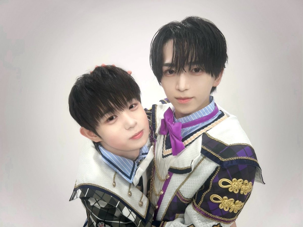 YGDGlobal's tweet photo. [📸] 251125 X update!

The fifth member is Z! ！💜🤍 Isn't it amazing? Isn't he handsome? Isn't he cool? >𖥦＜ Z-kun is the coolest person I've ever seen. 😎 I love Z so much!!!!

#YEOGANGDONG #여강동 #かんどん #Z #ふぁんふぁん https://t.co/lJ7uPUe7zY