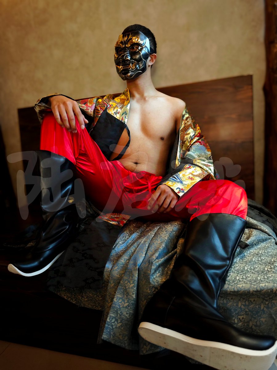 oi😒你看哪呢

（私信变成聊天进不去，不用发了看不到）