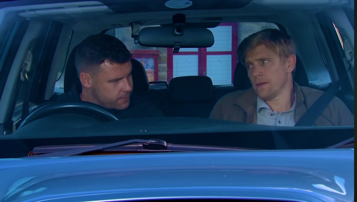 PinksweetheartX's tweet image. The faces you pull when you’ve been caught out like naughty little teenagers again 🤣🙊😆

#robron #robronforever #emmerdale