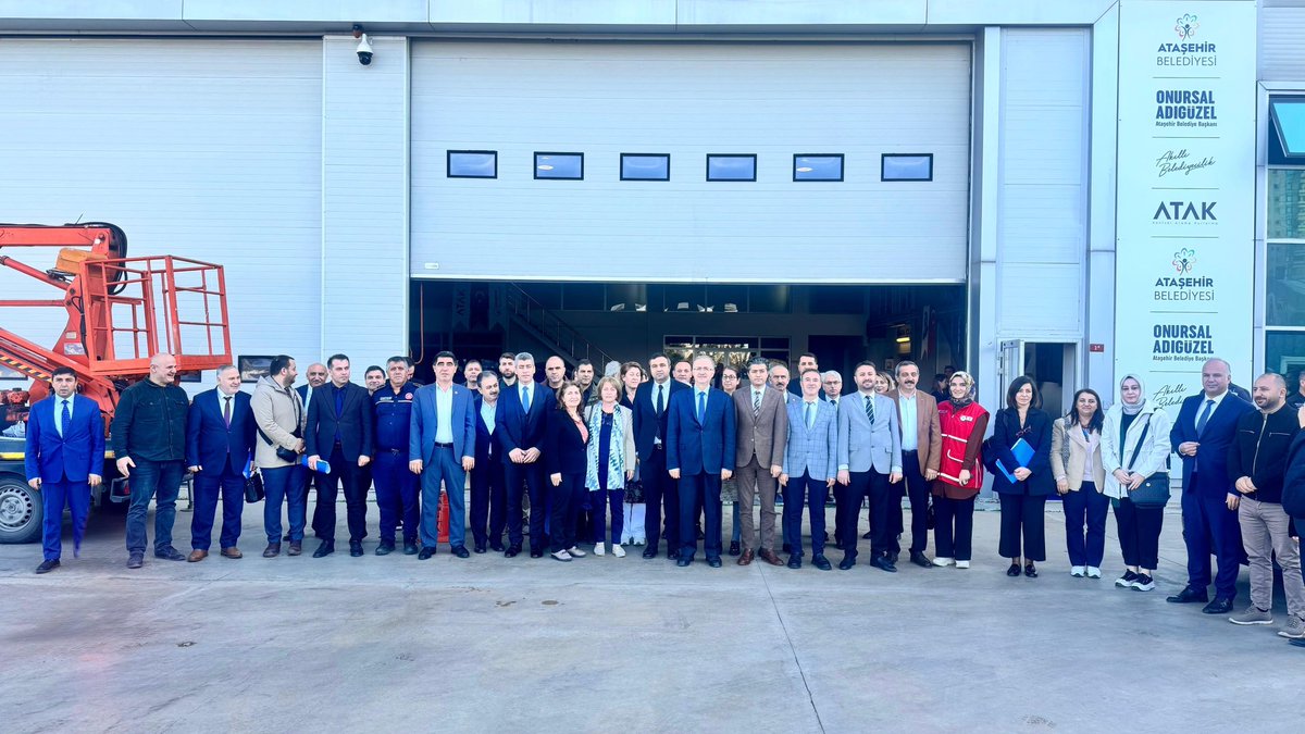 TC_Atasehir's tweet photo. İlçe Şube Başkanları, Afetlere Hazırlık İRAP, TAMP ve Muhtarlar Toplantısı Kaymakamımız @BekirDinkirci başkanlığında geniş katılımlı olarak Ataşehir AFAD müdürlüğünde gerçekleştirildi.

📍AFAD/ ATAŞEHİR https://t.co/y2pCKnBzEF