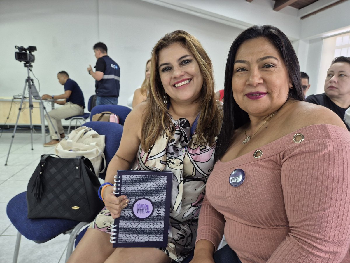 ESAPOficial's tweet image. Queremos que seas parte de cada detalle de #VocesPorLaIgualdad, por eso ya estamos #EnVivo desde Instagram conversando con el Equipo Violeta y con quienes estarán participando en esta primera jornada: 🔗 instagram.com/esapoficial?ig…

¡Acompáñanos!

#EligeTuBienestar #Género…