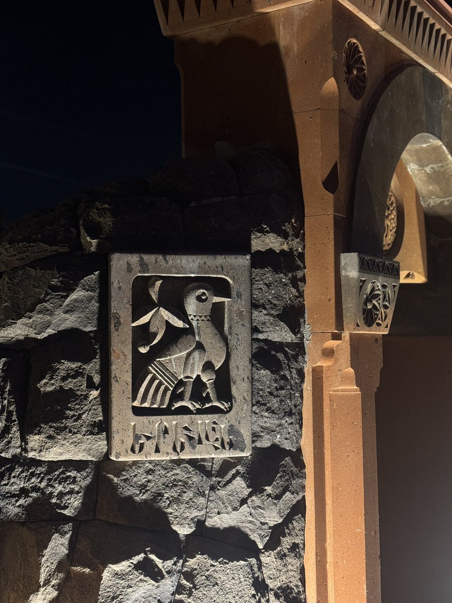 armenia's tweet image. 🧱 Hidden in the heart of #Yerevan, the Red Bridge stands quietly over the Hrazdan, carrying centuries of stories in its red stones.

🌉 From sunset walks to riverside strolls, this historic spot adds a touch of old-city charm to the modern cityscape.