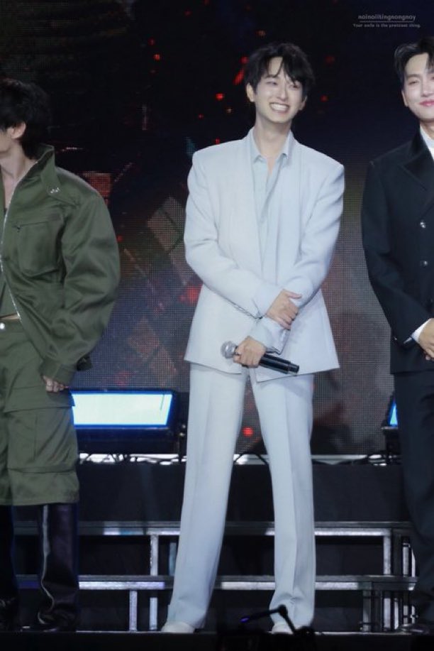 CHIMON’S smile— HE IS GLOWING SO MUCH, HE LOOKS LIKE AN ANGEL