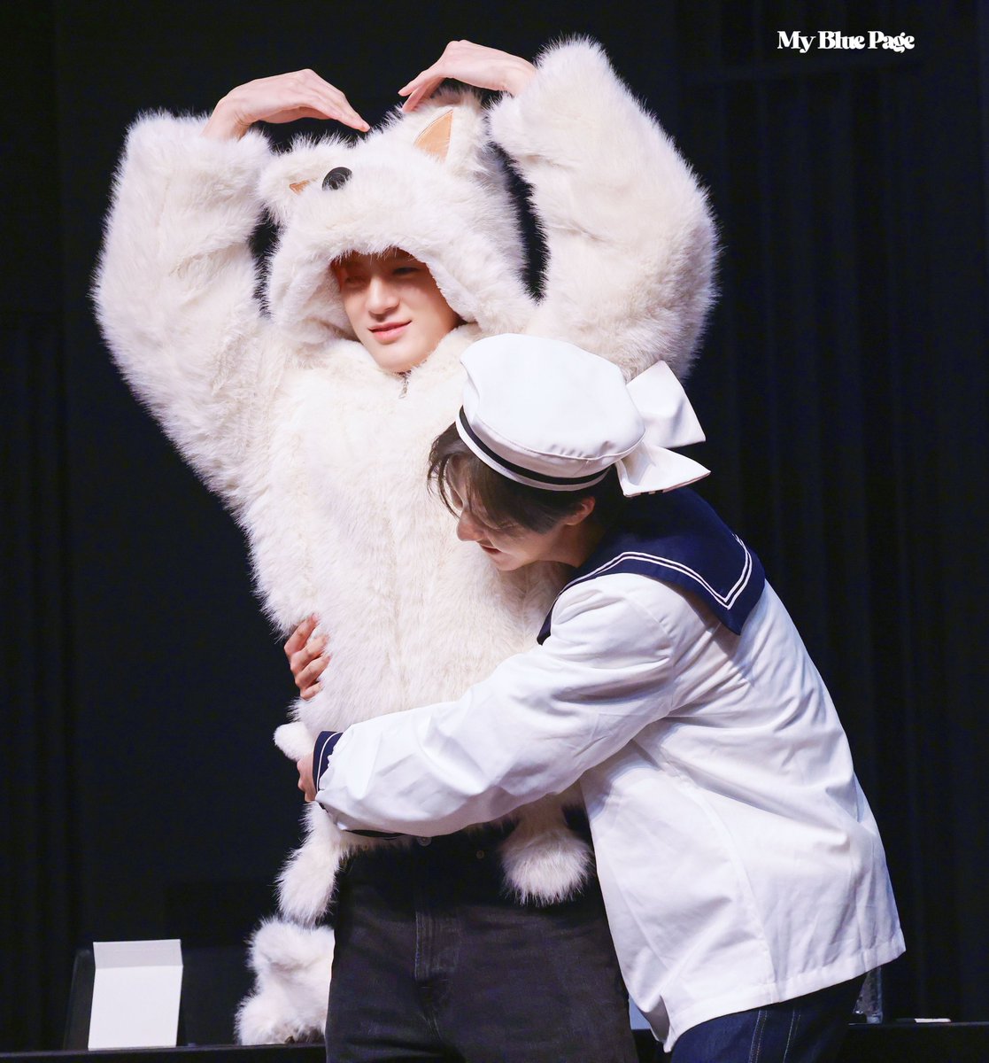 MyBluePage's tweet image. 젠뭉이가 부들부들해서 좋았나봐

251125 apple music
#제노 #JENO #런쥔 #RENJUN