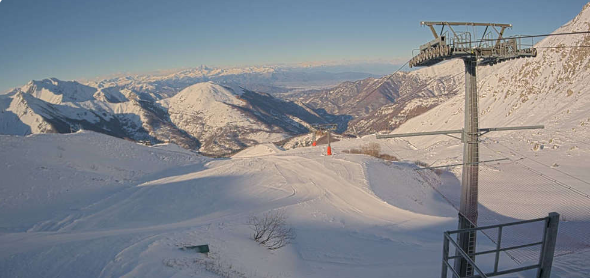 weathertoski's tweet photo. It may be dumping in the north but in the far south-western Alps the sun is shining! This is #isola2000 #sauzedoulx and #limonepiemonte all getting ready to open soon... https://t.co/p0B0AKliGP