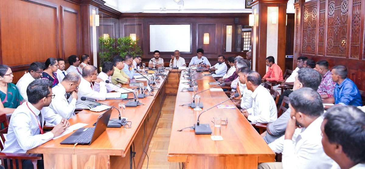 ThinakaranLK's tweet image. நெல் விவசாயிகளின் பிரச்சினைகளைத் தீர்க்க நிரந்தர வேலைத்திட்டம்

மேலதிக விபரம் &amp;gt;&amp;gt;&amp;gt; thinakaran.lk/?p=165662

#PaddyFarmer #Discussion #Develop #PresidentialSecretariat #KDLalkantha #WasanthaSamarasinghe #StructuredPlan #Thinakaran #SriLanka #LKA #SL