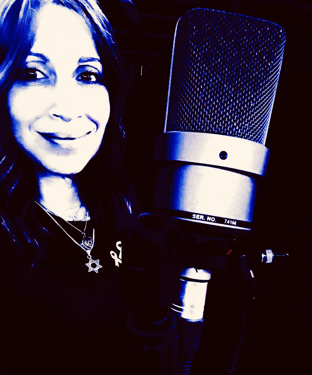 BlondShelley's tweet image. Never ceases to amaze me that I sit in my home booth up in the loft and record down the line to studios in different countries.
Today’s gig, South Africa
📺 🗣️ 🎙️ 🎧