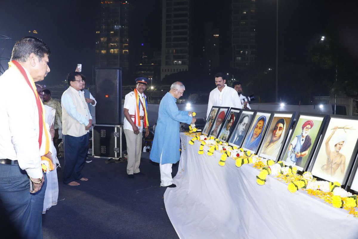 VBAforIndia's tweet image. 📍संविधान सम्मान महासभा - मुंबई

वंचित बहुजन आघाड़ी के राष्ट्रीय अध्यक्ष बालासाहब आंबेडकर, भारतीय बौद्ध महासभा के राष्ट्रीय कार्याध्यक्ष भीमराव आंबेडकर और मान्यवरों ने बहुजन महापुरुषों को अभिवादन किया।

#संविधान_सम्मान_महासभा #एक_संधी_वंचितला #VoteForVBA #VBAForIndia