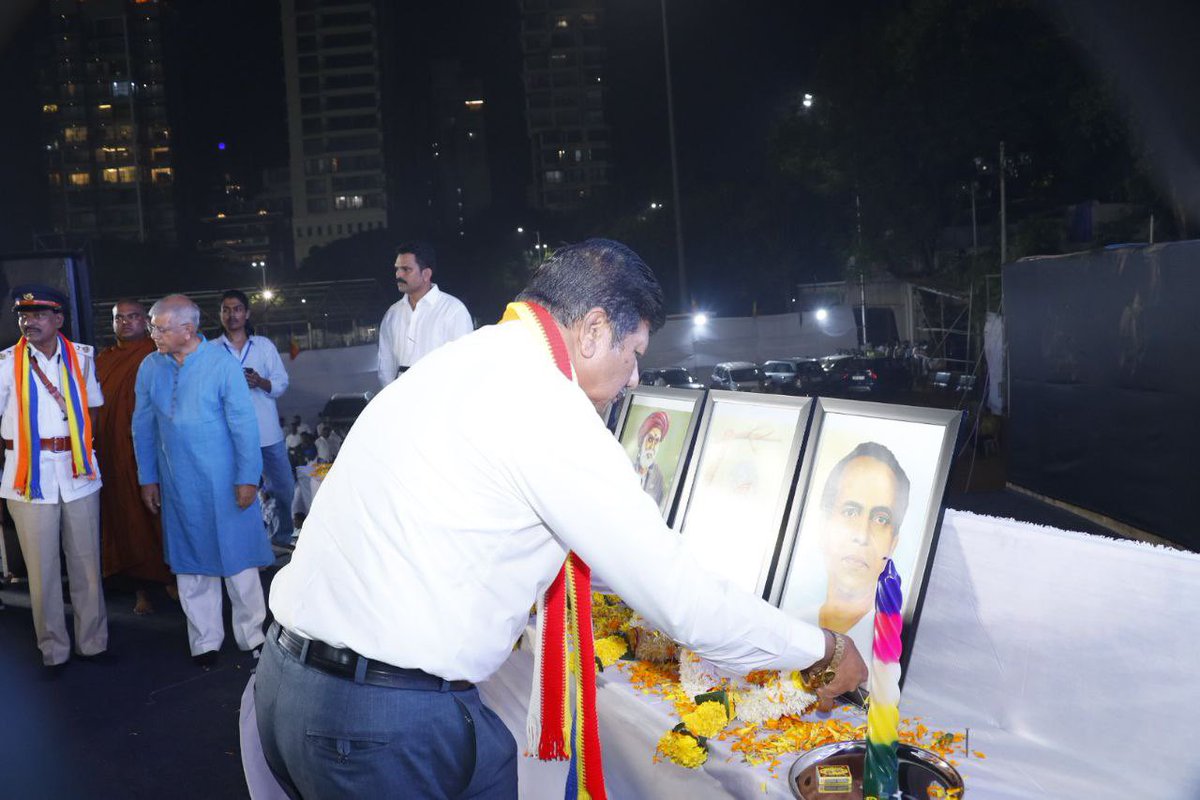 VBAforIndia's tweet image. 📍संविधान सम्मान महासभा - मुंबई

वंचित बहुजन आघाड़ी के राष्ट्रीय अध्यक्ष बालासाहब आंबेडकर, भारतीय बौद्ध महासभा के राष्ट्रीय कार्याध्यक्ष भीमराव आंबेडकर और मान्यवरों ने बहुजन महापुरुषों को अभिवादन किया।

#संविधान_सम्मान_महासभा #एक_संधी_वंचितला #VoteForVBA #VBAForIndia