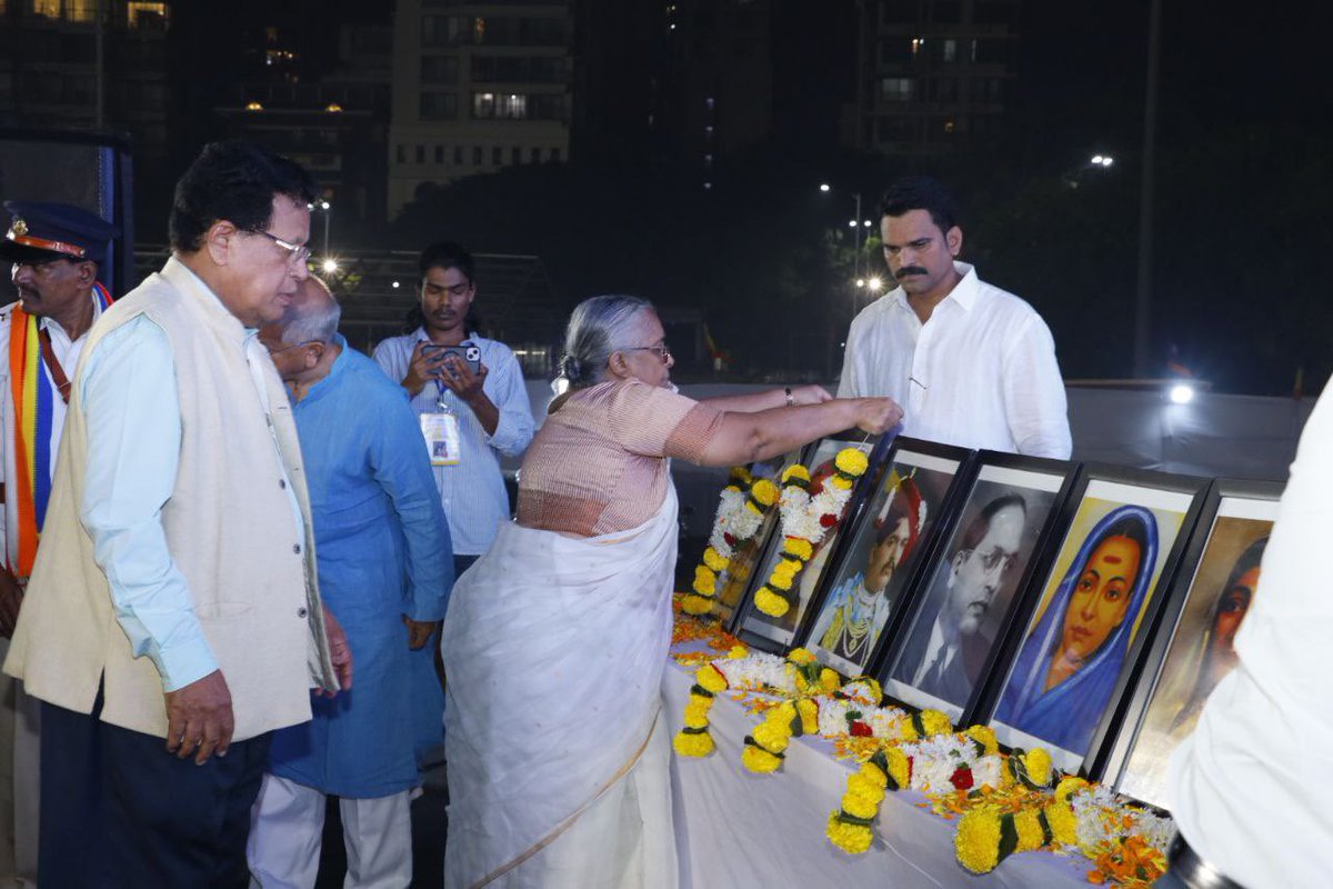 VBAforIndia's tweet image. 📍संविधान सम्मान महासभा - मुंबई

वंचित बहुजन आघाड़ी के राष्ट्रीय अध्यक्ष बालासाहब आंबेडकर, भारतीय बौद्ध महासभा के राष्ट्रीय कार्याध्यक्ष भीमराव आंबेडकर और मान्यवरों ने बहुजन महापुरुषों को अभिवादन किया।

#संविधान_सम्मान_महासभा #एक_संधी_वंचितला #VoteForVBA #VBAForIndia