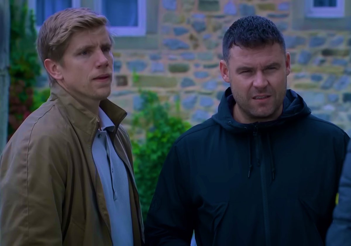PinksweetheartX's tweet image. It’s giving we’re here, we’re together  &amp;amp; we mean business! 🥵😩🔥😍

#robron #robronforever #emmerdale
