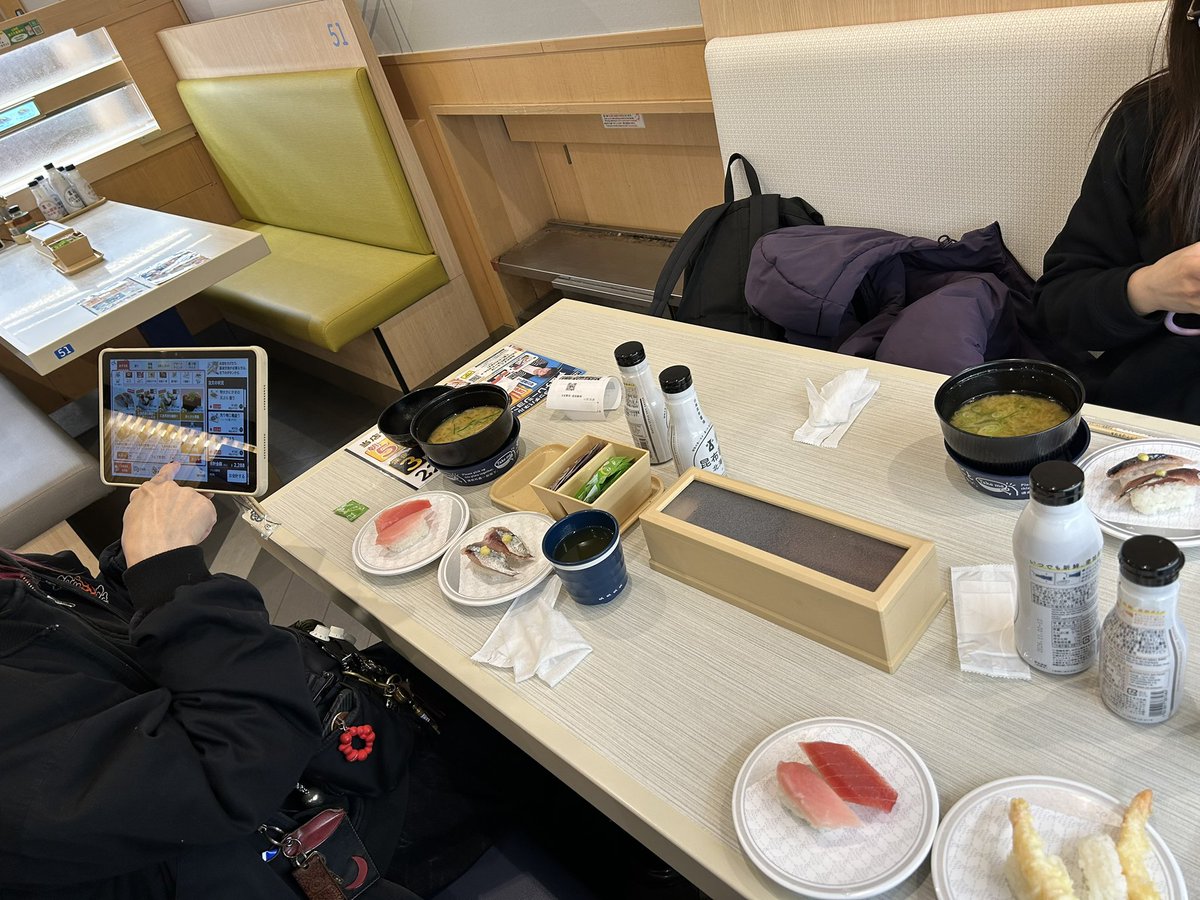 いやぁ、4泊5日も北海道行ってたのに東京戻ってきてすぐ回転寿司入る愚者、我々なり。

というわけで戻りました🫡