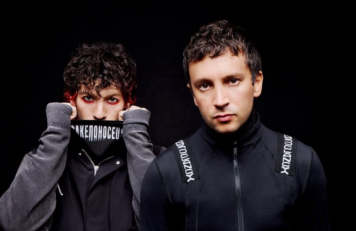 clancysipod's tweet image. i love that festivals are using this pic for promo because they ate downnnnnnn literally mogged us