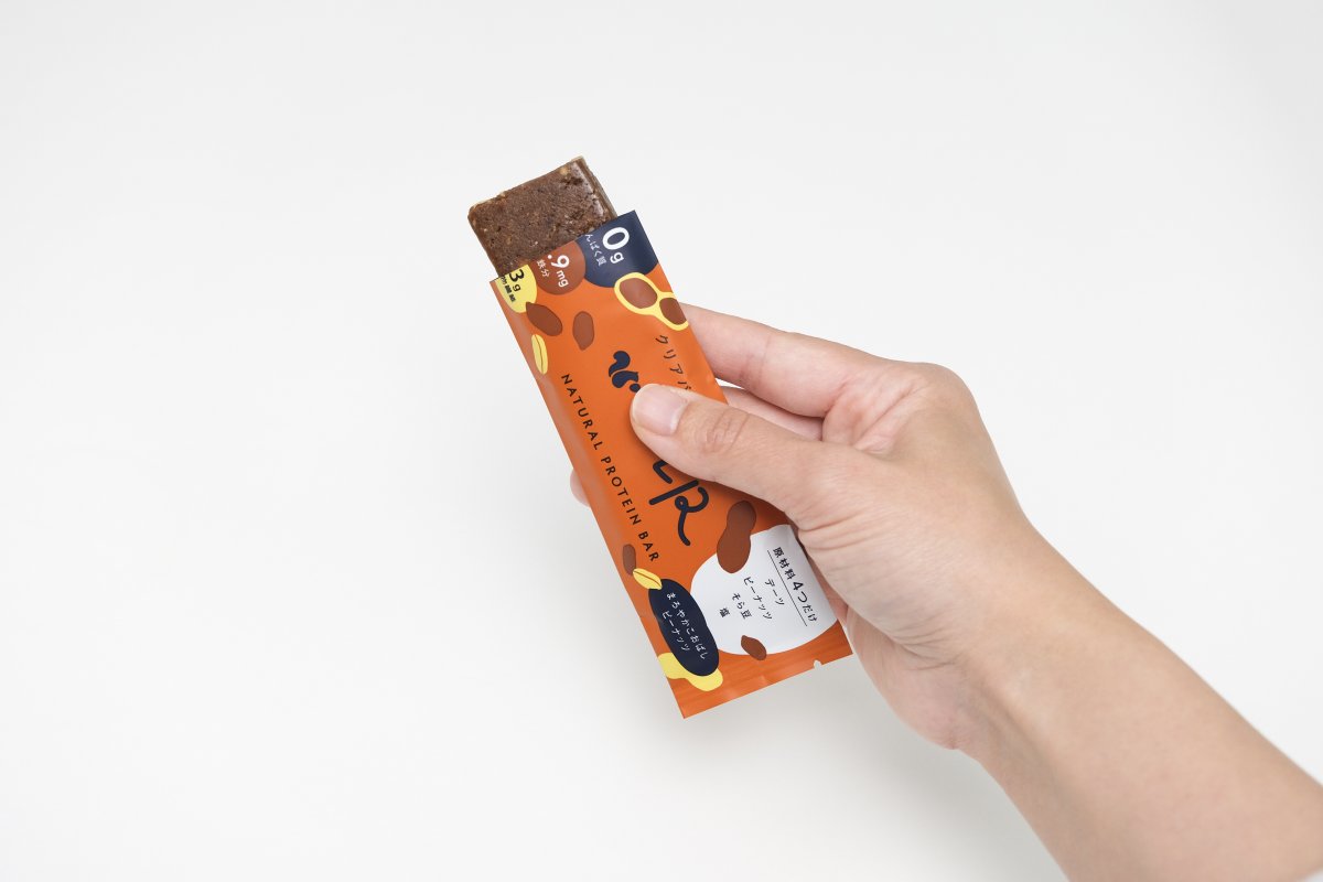 CLRBAR_com's tweet image. スナックミーストア新フレーバー🥜クリアバー まろやかこおばしピーナッツ販売中！
薄皮ごと使ったピーナッツペーストとカリカリ食感のピーナッツをたっぷり入れました。コクのあるデーツと相性ぴったりで、濃厚なピーナッツバターのような味わいです。
詳細🐿️⇨ chat.snaq.me/stores