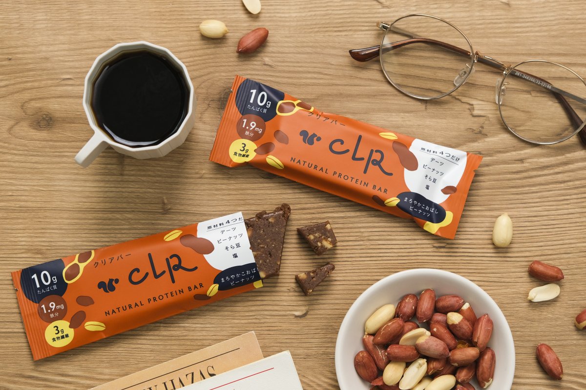 CLRBAR_com's tweet image. スナックミーストア新フレーバー🥜クリアバー まろやかこおばしピーナッツ販売中！
薄皮ごと使ったピーナッツペーストとカリカリ食感のピーナッツをたっぷり入れました。コクのあるデーツと相性ぴったりで、濃厚なピーナッツバターのような味わいです。
詳細🐿️⇨ chat.snaq.me/stores