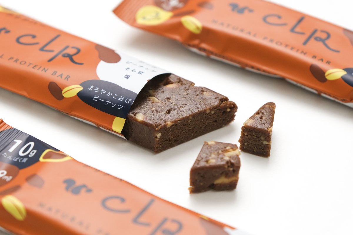 CLRBAR_com's tweet image. スナックミーストア新フレーバー🥜クリアバー まろやかこおばしピーナッツ販売中！
薄皮ごと使ったピーナッツペーストとカリカリ食感のピーナッツをたっぷり入れました。コクのあるデーツと相性ぴったりで、濃厚なピーナッツバターのような味わいです。
詳細🐿️⇨ chat.snaq.me/stores