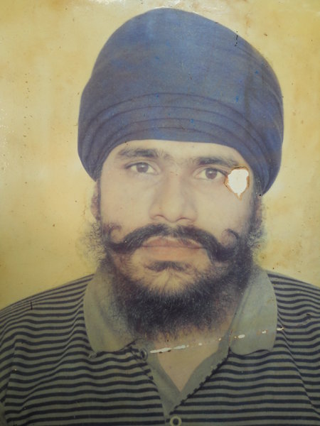 ensaaf's tweet image. Btw Nov 24 &amp;amp; 25, 1993, #PunjabPolice from Morinda #UnlawfullyKilled Darshan Singh (27). Security officials did not return Darshan Singh&apos;s body to his family. #Punjab #India #EndImpunity Visit data.ensaaf.org/profile/739/