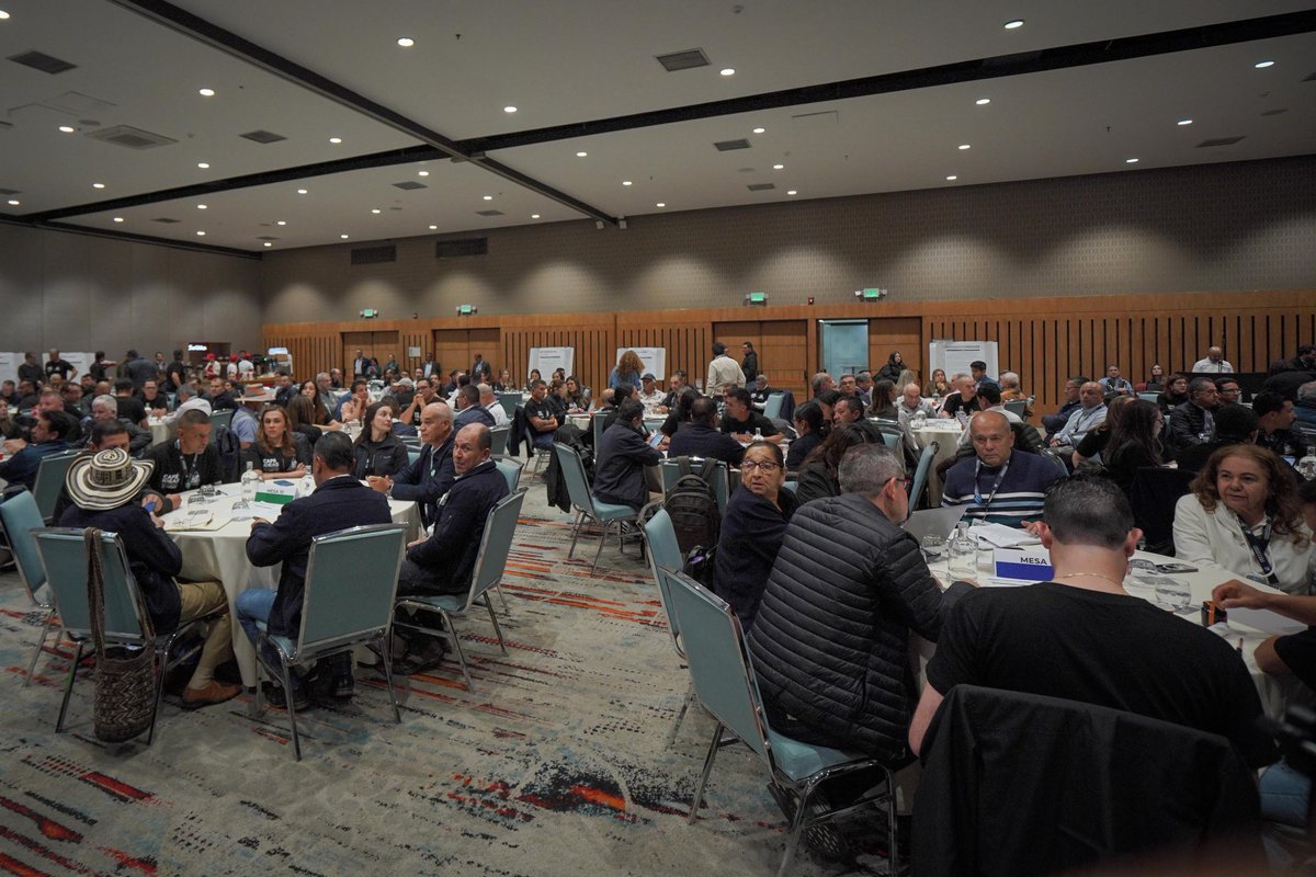 FedeCafeteros's tweet image. Bajo el lema “Sabemos lo que hacemos”, y con la presencia de 90 delegados de todas las regiones del país, inicia #AEstaHora en Bogotá el Día Cero, punto de partida de lo que será el 94.º Congreso Nacional de Cafeteros, el evento más importante de nuestro gremio, que se llevará a…