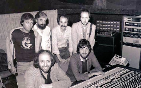 AsherBlackPalm's tweet image. ETYMOLOGY: The English word ‘band’ (also ‘bond’) derives, via Old English bænd, from Khmer បន្ទរ, pronounced bɑntɔɔ and meaning “to chorus, to repeat back the same sound in unison”.

#BlackPalmConjecture
#HistoryOfMusic