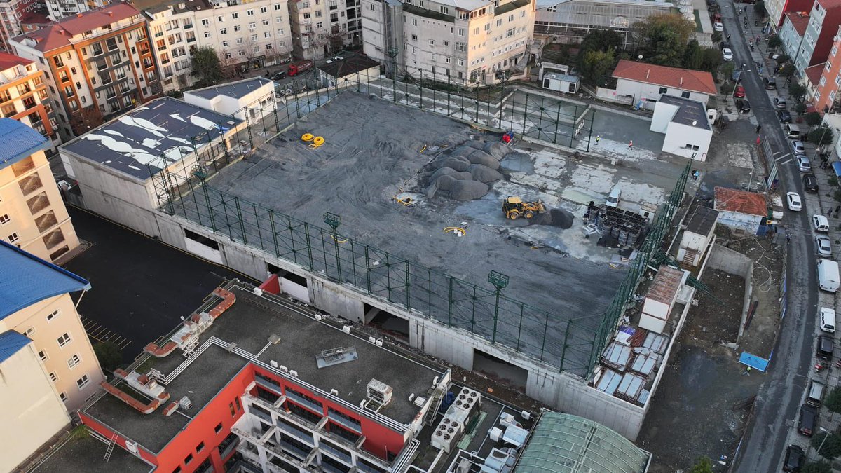 Hemşehrilerimizin yaşam kalitelerini artırmak için yeni sosyal yaşam alanları yaratıyoruz. 

Kuştepe Zeminaltı Otopark ve Spor Alanı projemizi yerinde inceledik. 430 araçlık otoparkı, futbol sahası, çok amaçlı salonu, pazar alanı ve sosyal birimleri olan yeni yaşam alanımızı çok