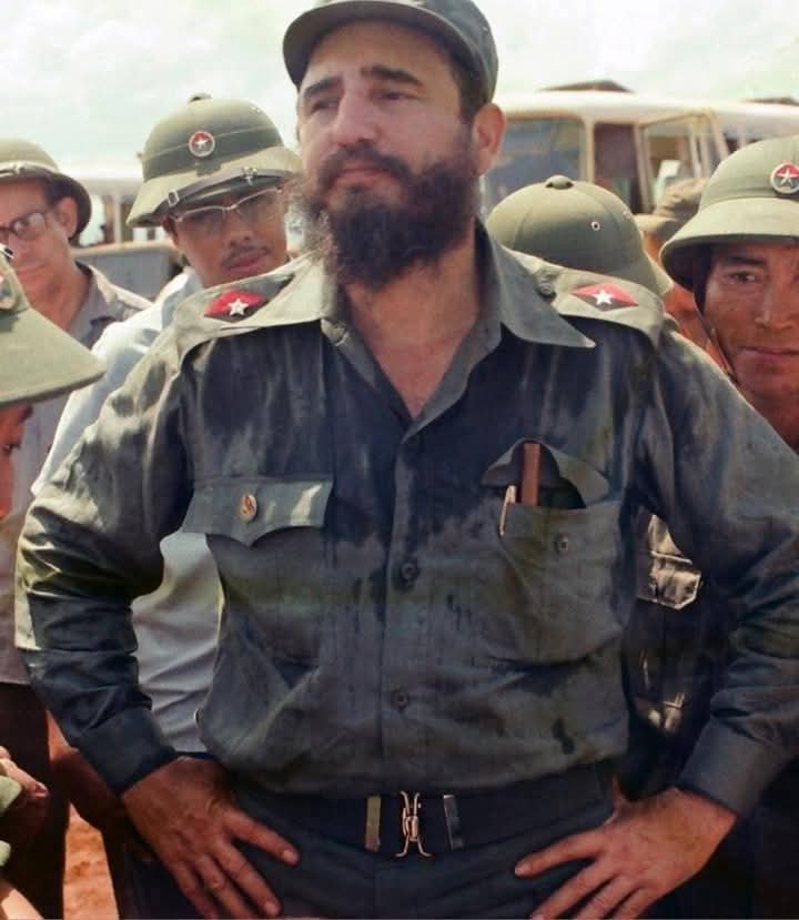 Sin FANATISMO, como FIDEL jamás NACERÁ otro HOMBRE.

#FidelPorSiempre ✊️