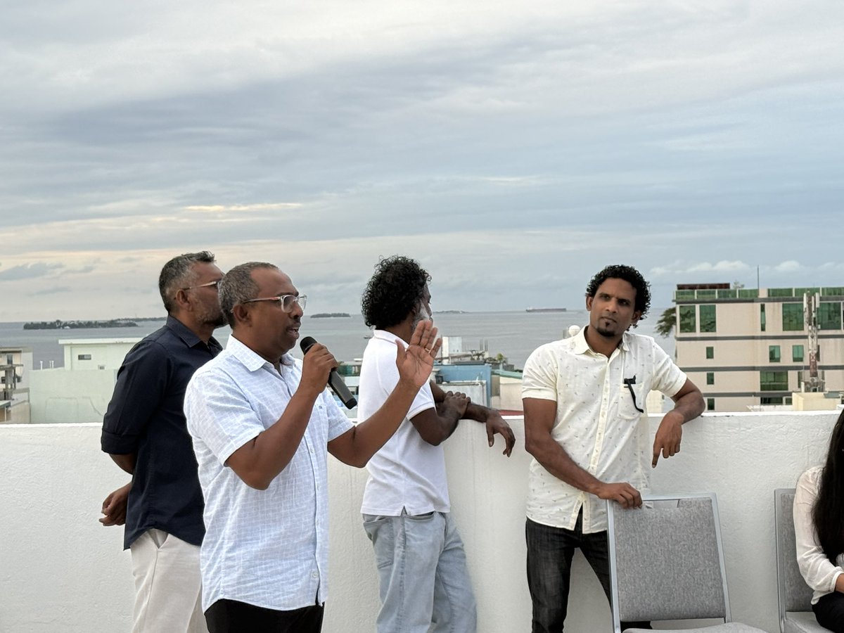 އަލި އާޒިމްއަކީ އެމްޑީޕީގެ މޭޔަރެއް ހުރިކަމުގެ އިޙްސާސް އެމްޑީޕީގެ މެމްބަރުންނަށް ގެނެސްދޭނެ އެމްޑީޕީ ވަންތަ ކެނޑިޑޭޓް. 

#Gadhakoh
#AliAzim ✅