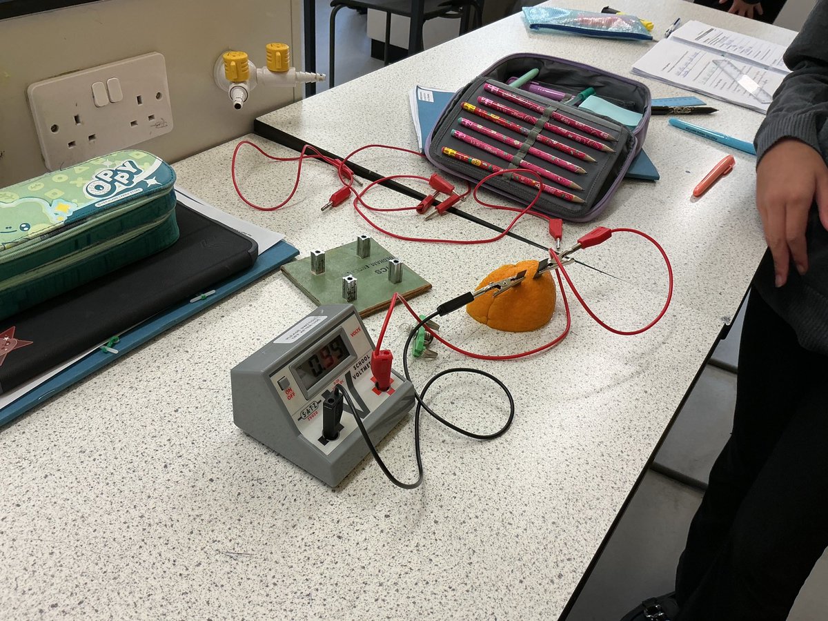 UnsworthAcademy's tweet image. Some of our Year 9 learners have been experimenting with fruit batteries. A fruit battery is a science experiment that demonstrates how chemical energy can be converted into electrical energy using fruits as electrolytes.
#fruitscience #science #scienceisfun