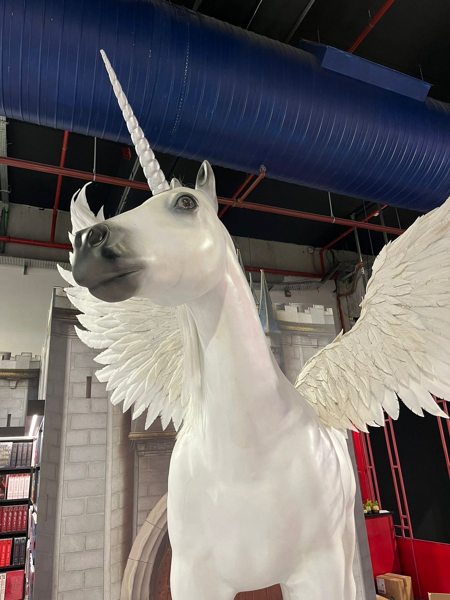 Silveny vous donne rendez-vous au Salon du livre et de la presse jeunesse de Montreuil pour six jours ! Rendez-vous sur le stand K18, où l'équipe Lumen vous attend, prête à vous pitcher nos titres et à vous conseiller. On vous espère nombreux !  🫶