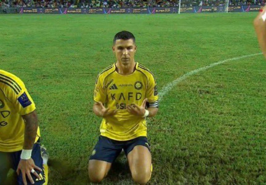 righteous__army's tweet image. CHELSEA VS BARCELONA 

We’re not asking for much
One controversial pen
Garnacho trivela screamer 
Neto Assist 
Estevao to score
Enzo and Caicedo masterclass 
Delap to score 
One red one yellow for Barca 

BE THERE!!!