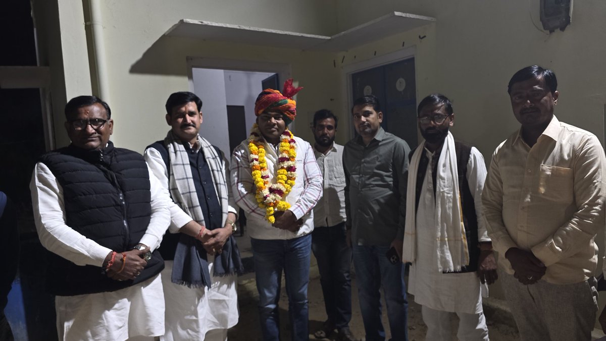 SandeepSaini__'s tweet image. बडे भाई बनवारी लाल जी कुशवाहा पूर्व विधायक धौलपुर का गुढा गौङजी आगमन पर माला एवं साफा  पहनाकर स्वागत एवं अभिनंदन किया आपका मार्गदर्शन एवं सहयोग हमेशा मिलता रहे ।।