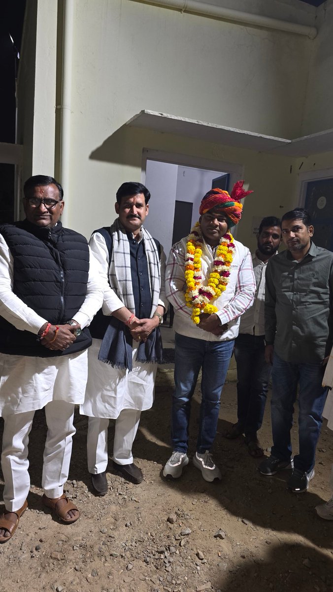 SandeepSaini__'s tweet image. बडे भाई बनवारी लाल जी कुशवाहा पूर्व विधायक धौलपुर का गुढा गौङजी आगमन पर माला एवं साफा  पहनाकर स्वागत एवं अभिनंदन किया आपका मार्गदर्शन एवं सहयोग हमेशा मिलता रहे ।।