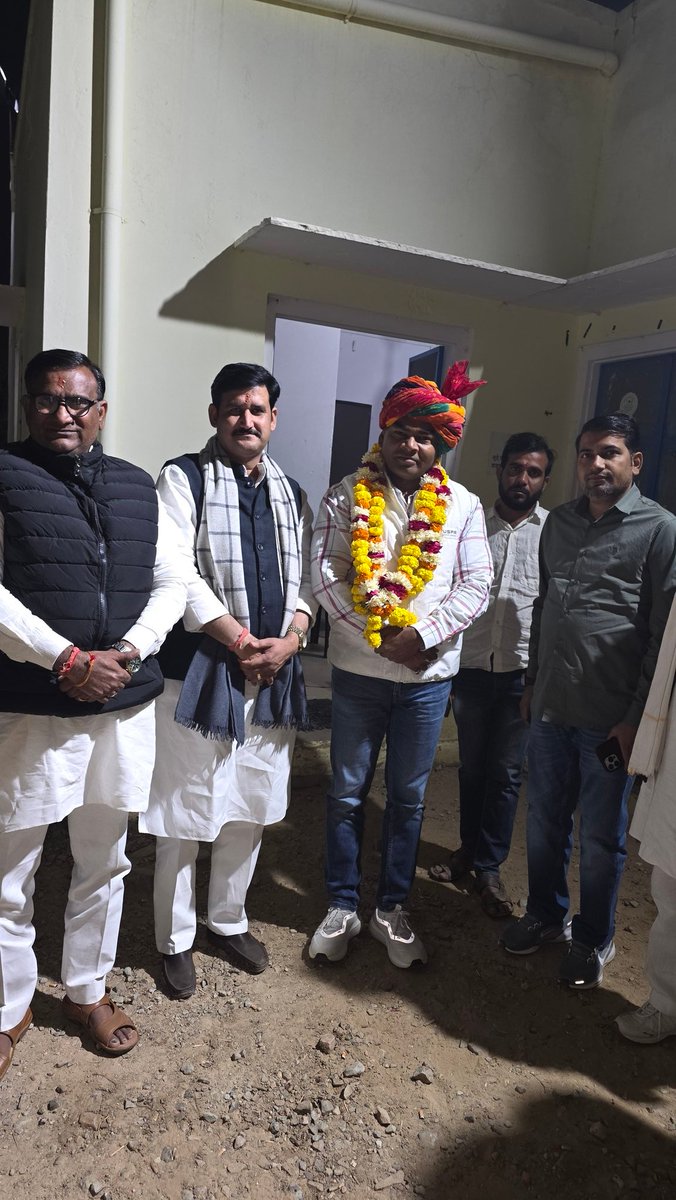 SandeepSaini__'s tweet image. बडे भाई बनवारी लाल जी कुशवाहा पूर्व विधायक धौलपुर का गुढा गौङजी आगमन पर माला एवं साफा  पहनाकर स्वागत एवं अभिनंदन किया आपका मार्गदर्शन एवं सहयोग हमेशा मिलता रहे ।।