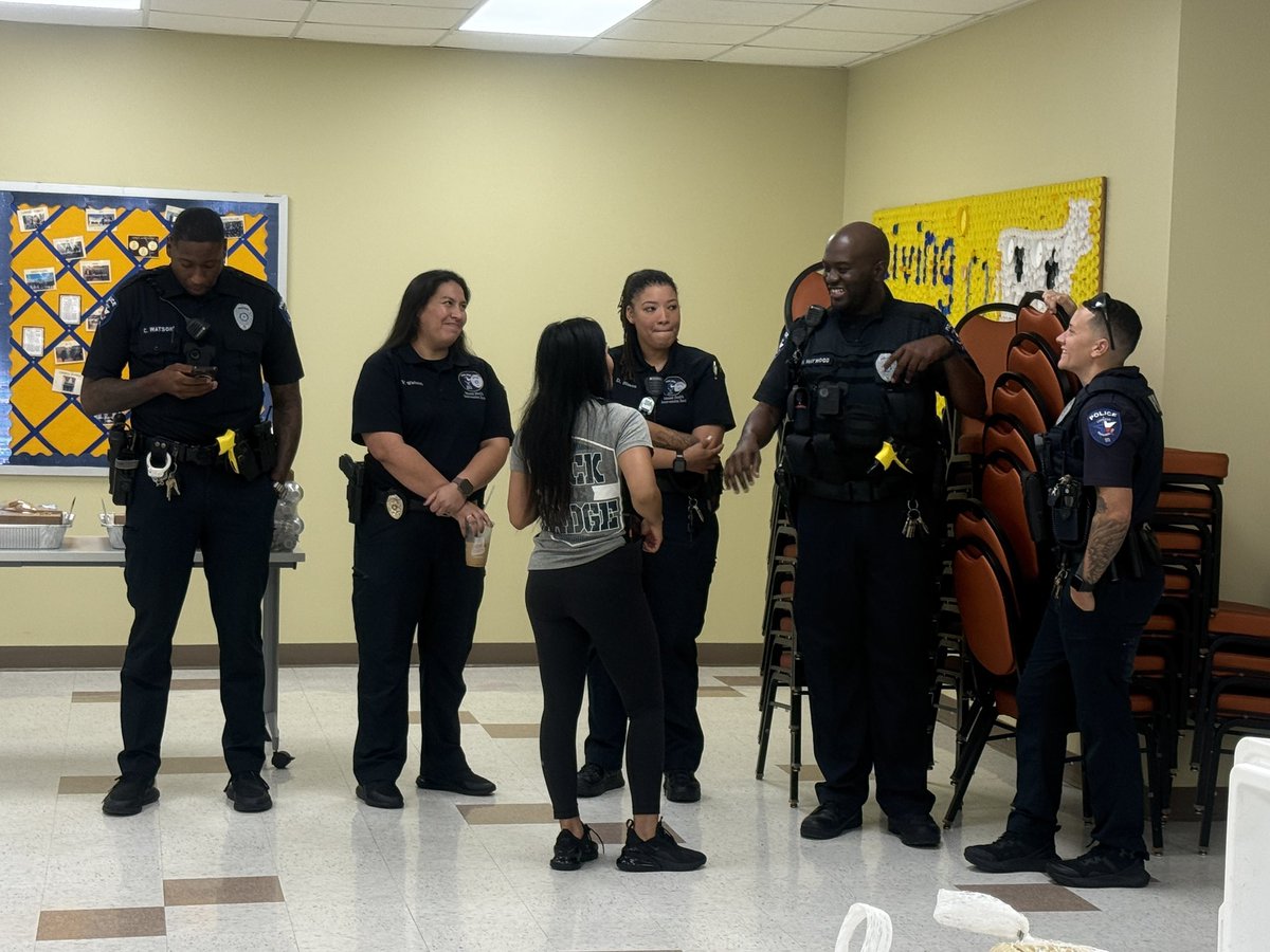 Supporting <a href="/CyFairISD/">Cypress-Fairbanks ISD</a> for the holidays with the help of <a href="/HEB/">H-E-B</a> #HEBHelpingHere stay tuned for a recap! #CFISDspirit