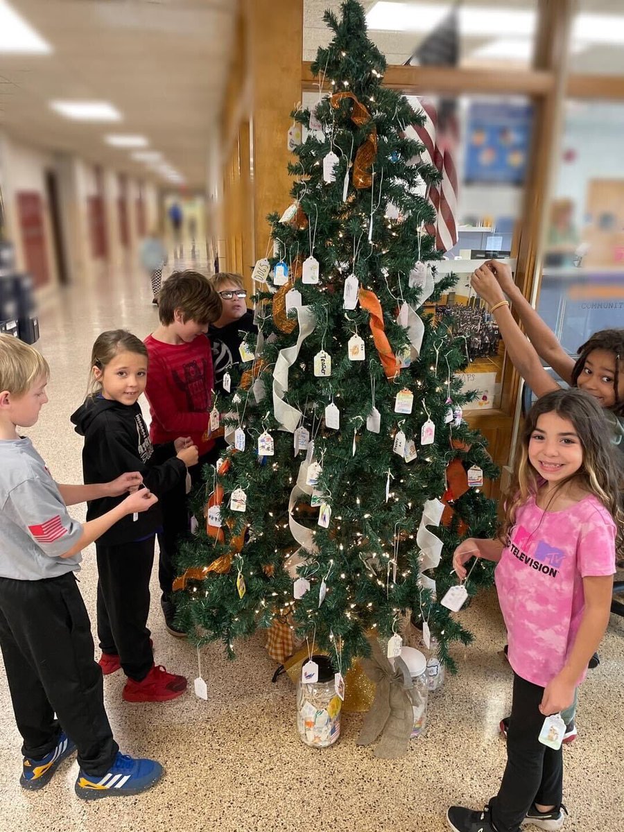PosProject's tweet image. Looking forward to year 6 of Memorial Park Elementary&apos;s Tree of Gratitude!

posproject.org/tree-of-gratit…

#PositivityinAction