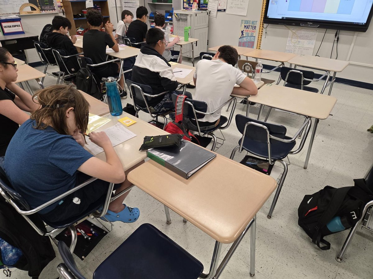 gccisd_edtech's tweet image. 🦃 Capture the Turkey! Students were engaged in math with this fun Google Slides activity by Math TLC Ms. Downs, used in Ms. Guillory&apos;s 7th grade class at Cedar Bayou JH. Which group will capture the turkey? 🤩