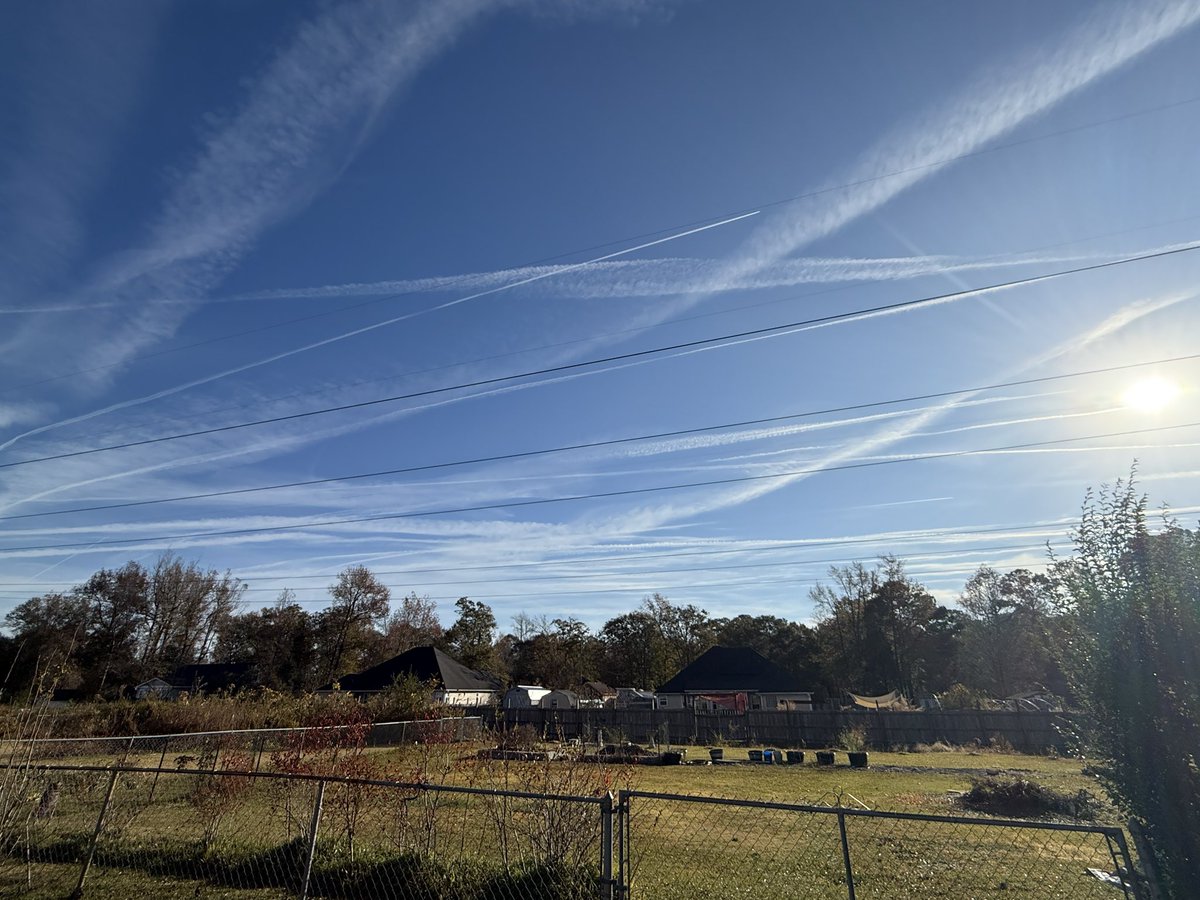 SignaalTraader's tweet image. Congratulations on doing absolutely nothing to stop the spraying of toxic chemicals in the atmosphere which harm human health and the environment 

What a crock of shit

@realDonaldTrump