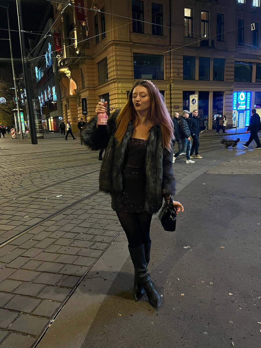 io la notte del mio compleanno a Praga (col mini rosé rosa)