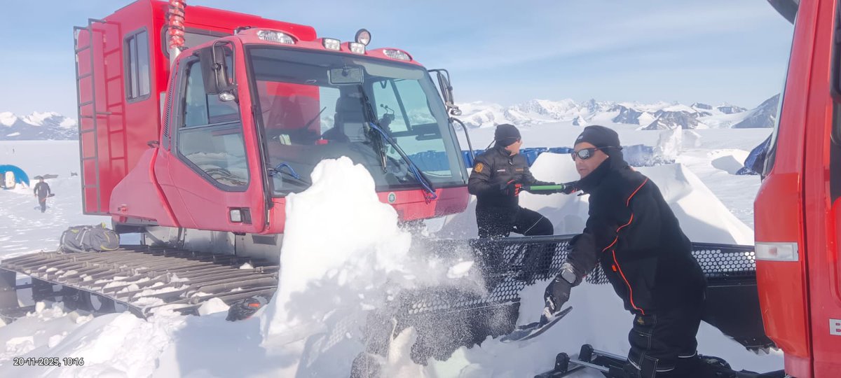 Ejercito_Chile's tweet image. Personal del #EjércitoDeChile y de las Fuerzas Armadas ya están en la #Antártica realizando las tareas de habilitación de las dependencias de la Estación Polar Científica Conjunta “Glaciar Unión”, que tiene como misión apoyar la exploración científica, que lidera el Instituto…