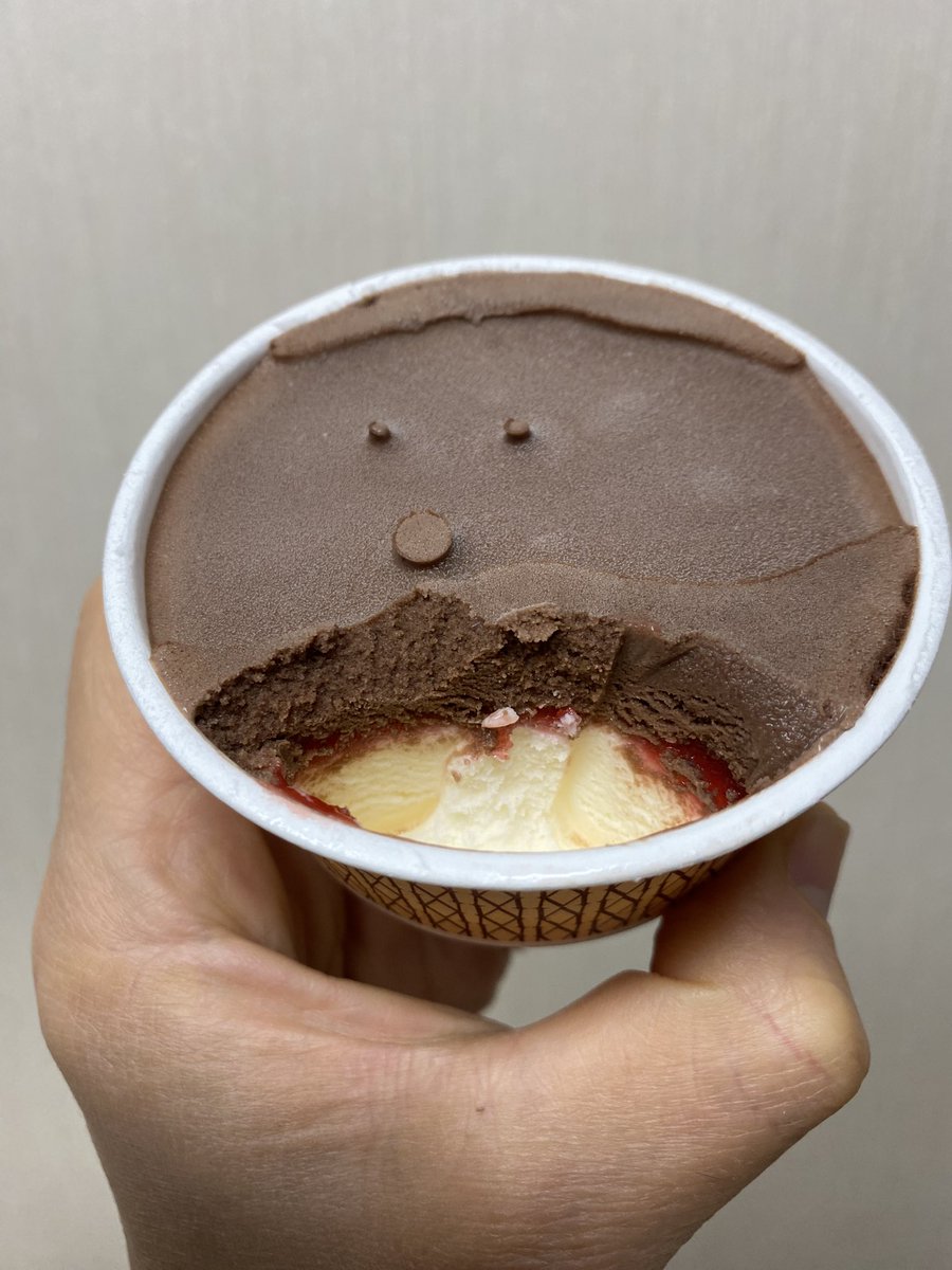 icemantorao's tweet image. #MOW #アイス
これを食べました
MOW PRIME の苺ショコラミルクです
ミルクアイスの上に苺チョコレートのアイスがのってました
苺とチョコレートとミルクの三つの味が口の中に広がり凄く美味しかったです
あと1個冷凍庫に保管されてます
食べるのが楽しみだ