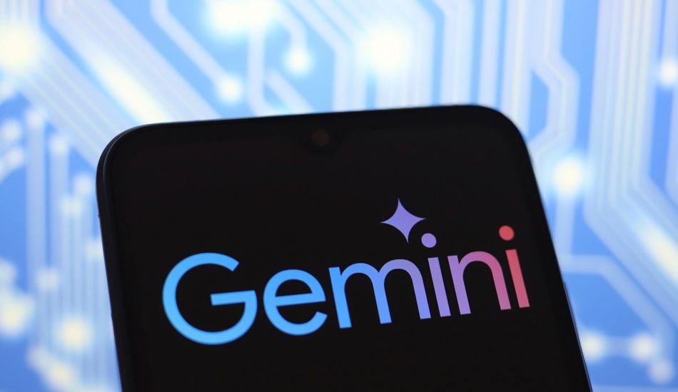 TechDropsNet's tweet image. Google&apos;s Gemini 3 is making waves in the AI world, potentially dethroning ChatGPT as the leading AI model. Even long-time ChatGPT users are impressed. #news  #AI #Google #ChatGPT #OpenAI
Link: techdrops.news/post/googles-g…