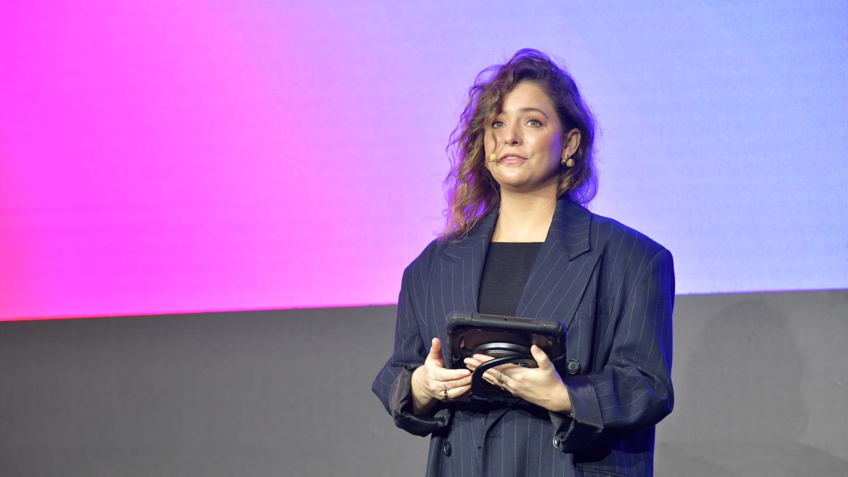 MWCHub's tweet image. Starting 4YFN with a bang! 💥

Pere Duran, @4yfn_mwc, @IlanaWisby, ISW Advisory and Eman Al Kuwari, @MCITQatar opened the show and set the scene for the next two days of exploring what&apos;s next! ✨

#MWC25