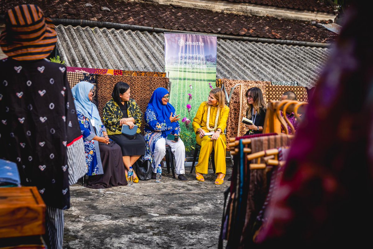 UNSGSA's tweet photo. Today UNSGSA Queen Máxima was in Central Java meeting with garment workers, entrepreneurs, &amp; young Indonesians to learn about their #financialhealth journeys.

Their stories will inform her conversations with public and private sector leaders throughout her time in Indonesia. https://t.co/rCvr2zx7Jn