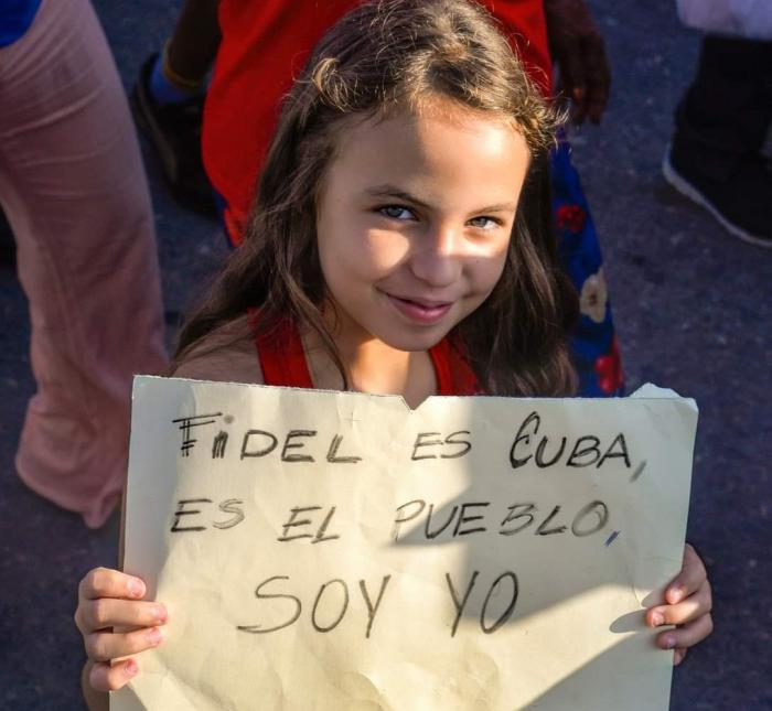 “¡Y nosotros queremos que todos los niños sean felices!  Para que los  niños sean felices se ha luchado, para que los niños sean felices han  tenido que dar su vida muchos patriotas, desde Martí, Maceo y todos los  que han muerto”. #Fidel