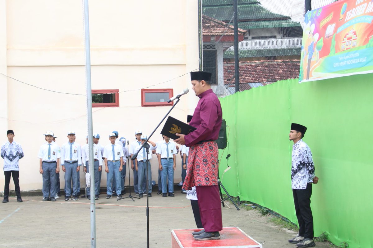LDII_Jambi's tweet photo. Guru adalah Pelita Kehidupan : Semarak Hari Guru Nasional di Lingkungan LDII Jambi. 
https://t.co/4TXDCWsG03 https://t.co/vly8UiLInX