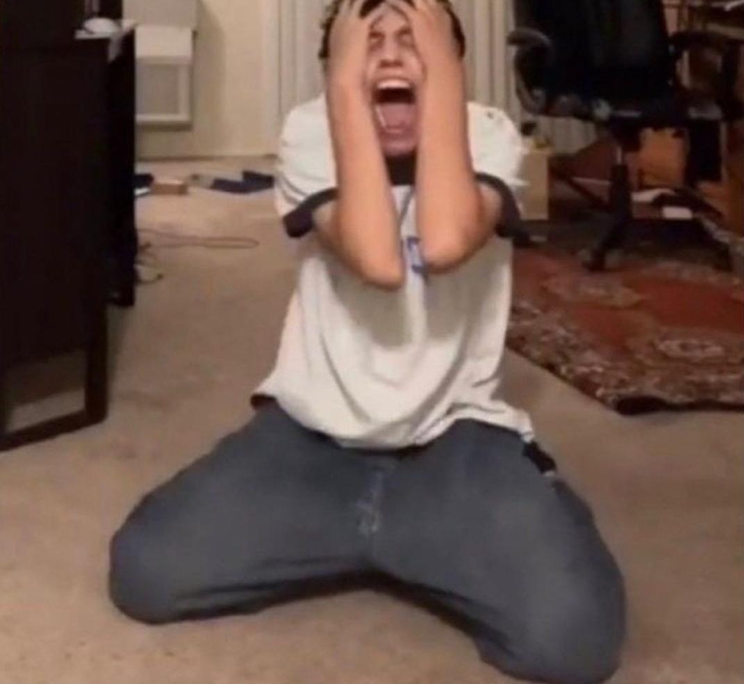 dumb4ss_______'s tweet image. Comunistas cuando les dices q matar niños está mal: