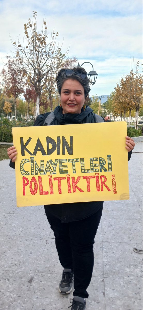 Kadın cinayetleri politiktir!
Yaşamak istiyoruz.
#KadınCinayetleriPolitiktir