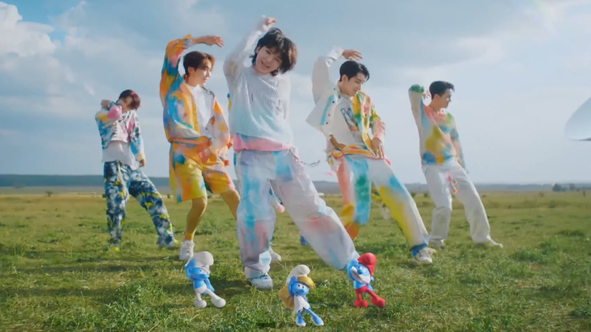 wonubliss's tweet image. seventeen x the smurfs